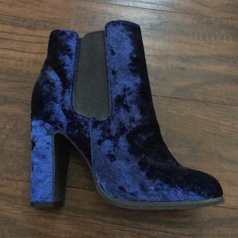 Urban Outfitters Velvet Boots - Picture 1 of 3